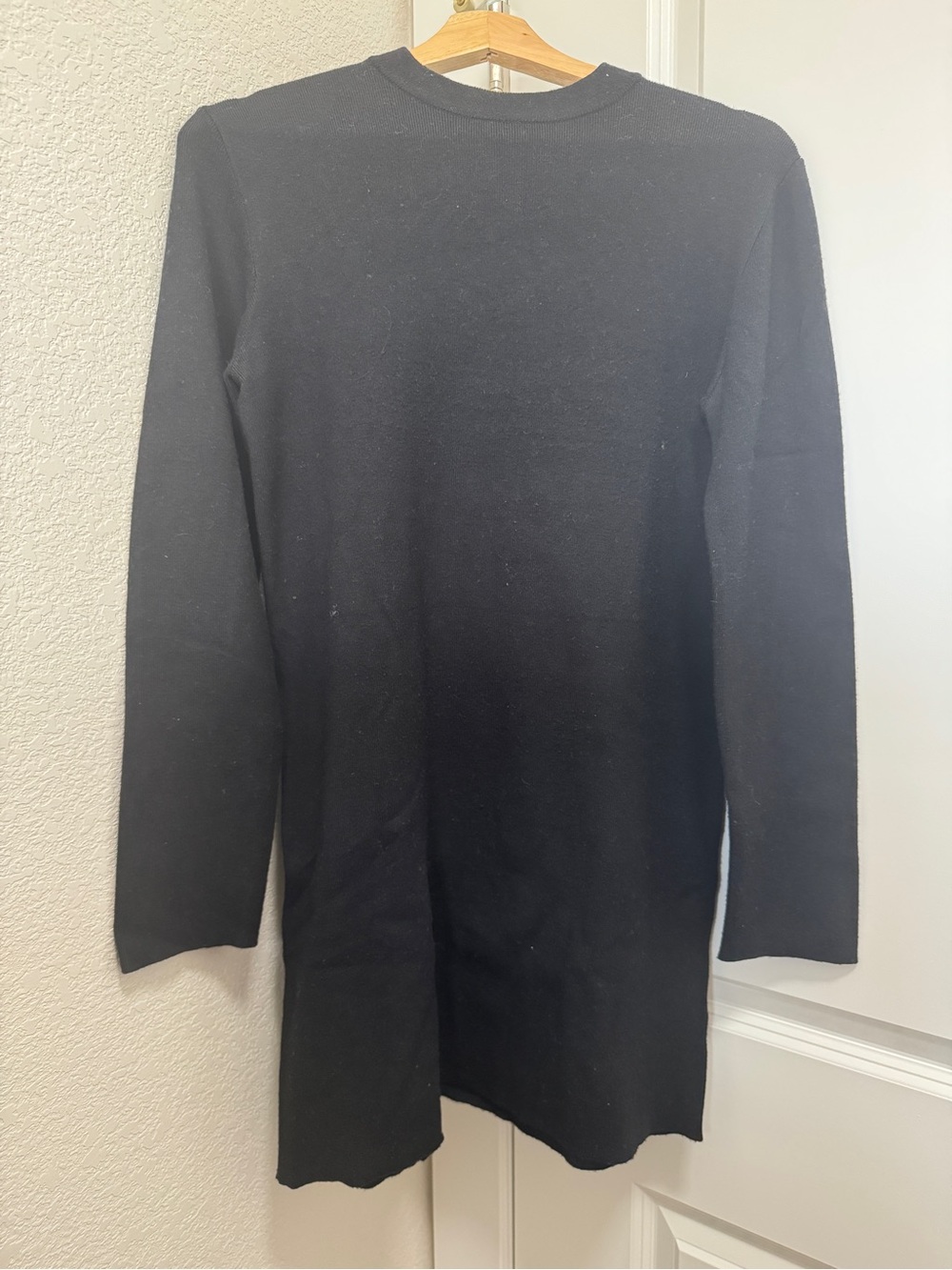 Forever 21 Black Long Sleeve Crewneck Tunic Sweater